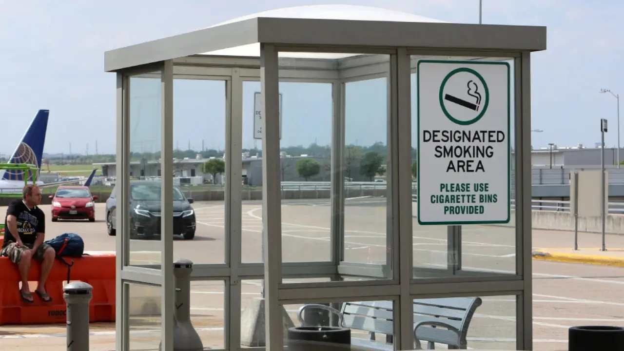 atlanta airport smoking areas