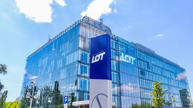 lot polish airlines headquarters