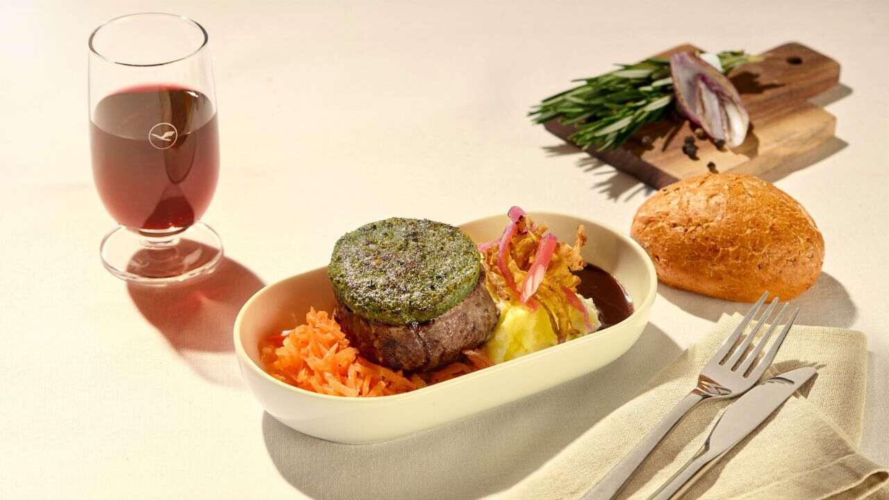 Lufthansa Business Class food and drinks